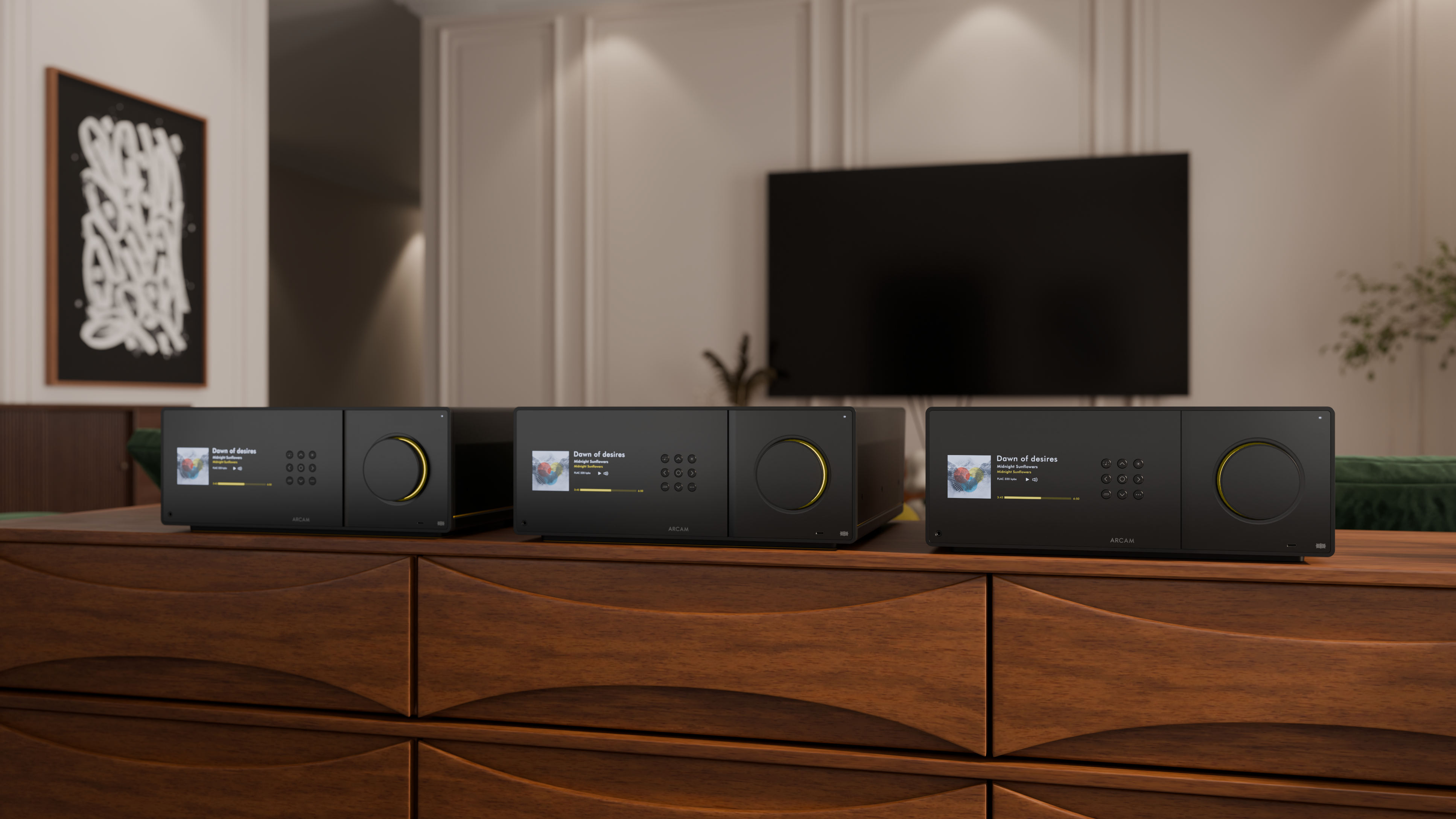 La nouvelle gamme home cinéma Arcam Radia, avec trois électroniques en situation dans un salon